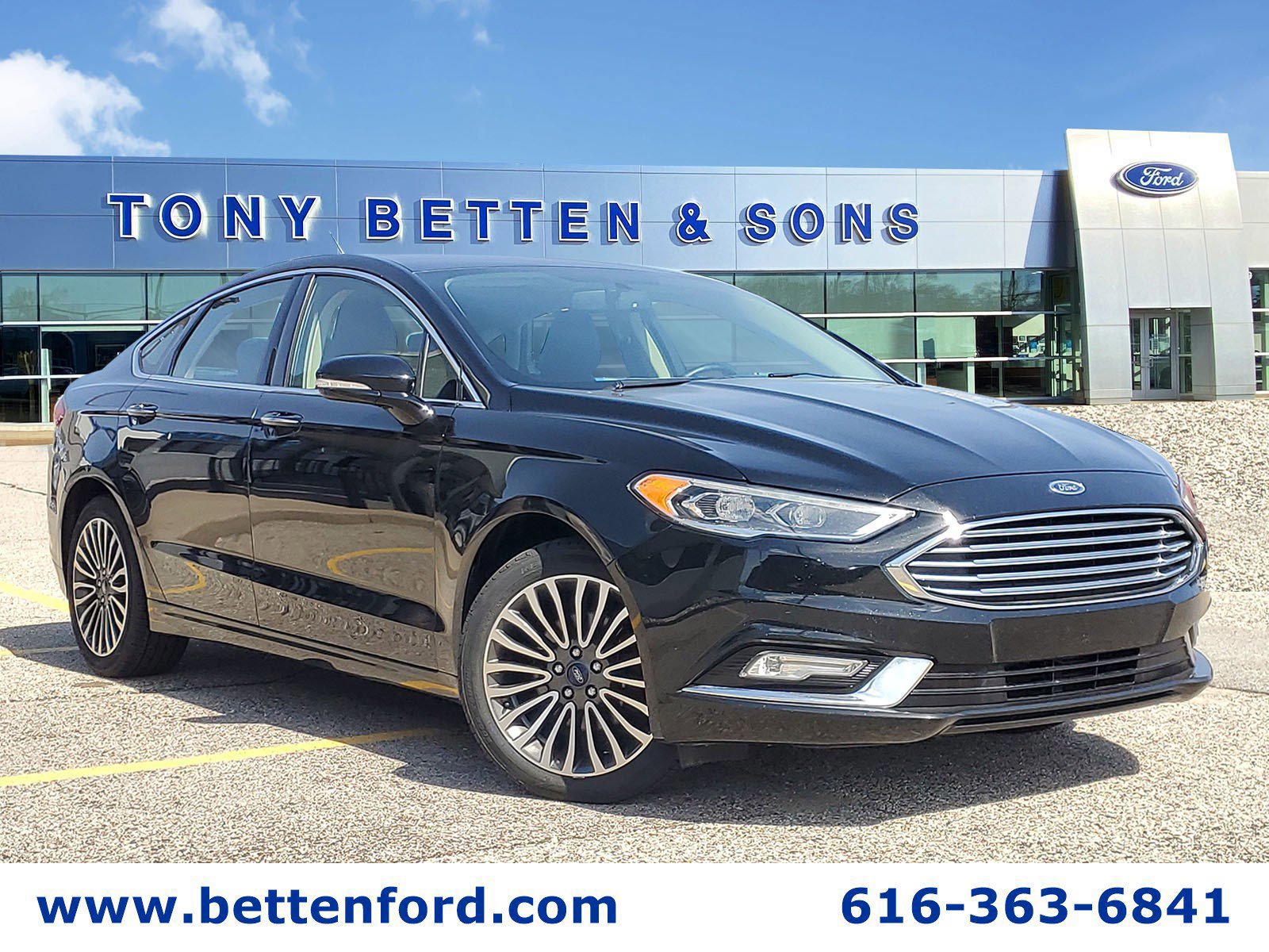 Certified 2017 Ford Fusion SE w/ Fusion SE Technology Package FWD image 4