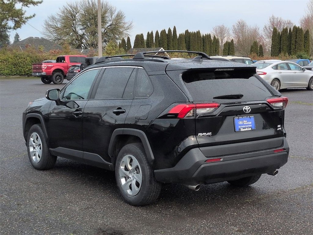 Used 2021 Toyota RAV4 LE image 3