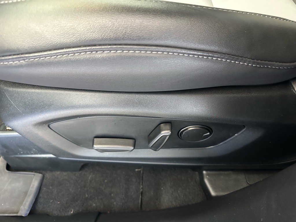 Certified 2024 Ford Explorer XLT w/ Equipment Group 202A image 33