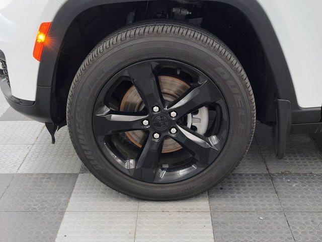 Used 2023 Jeep Grand Cherokee L Laredo AWD/4WD image 14