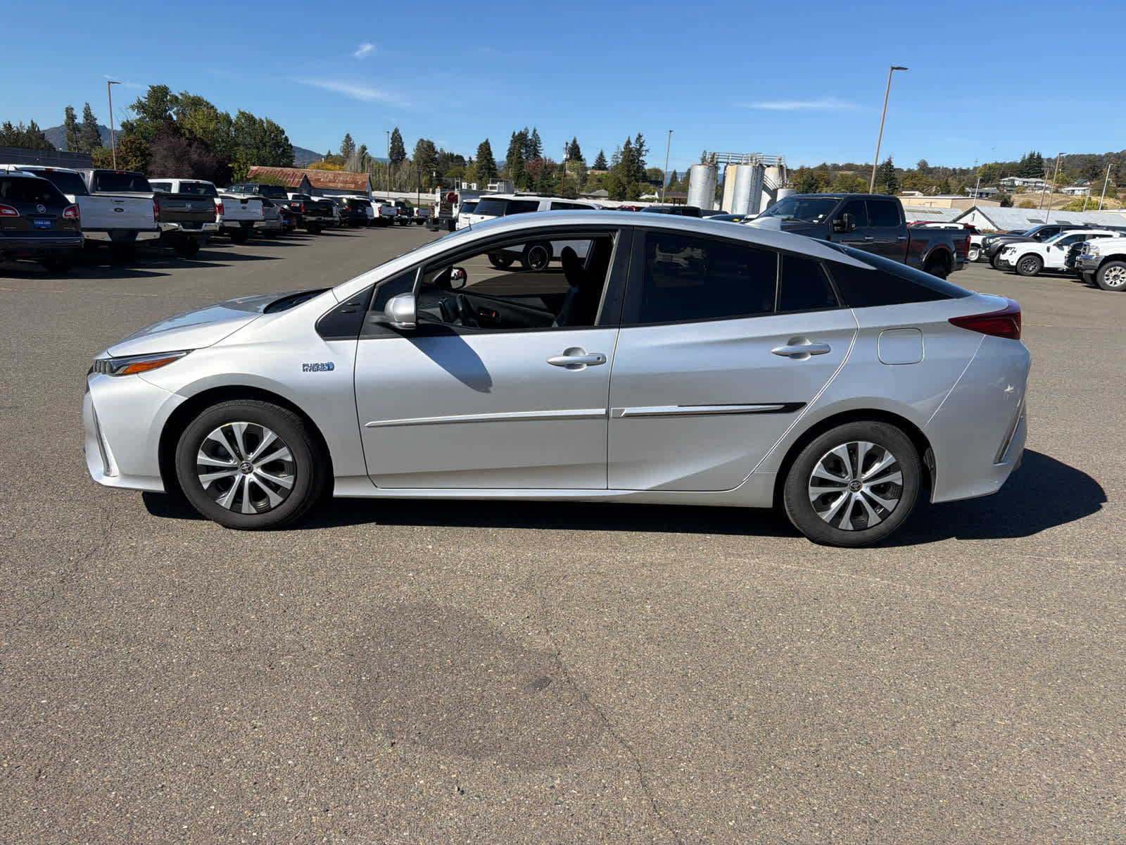 Used 2022 Toyota Prius Prime XLE FWD image 2