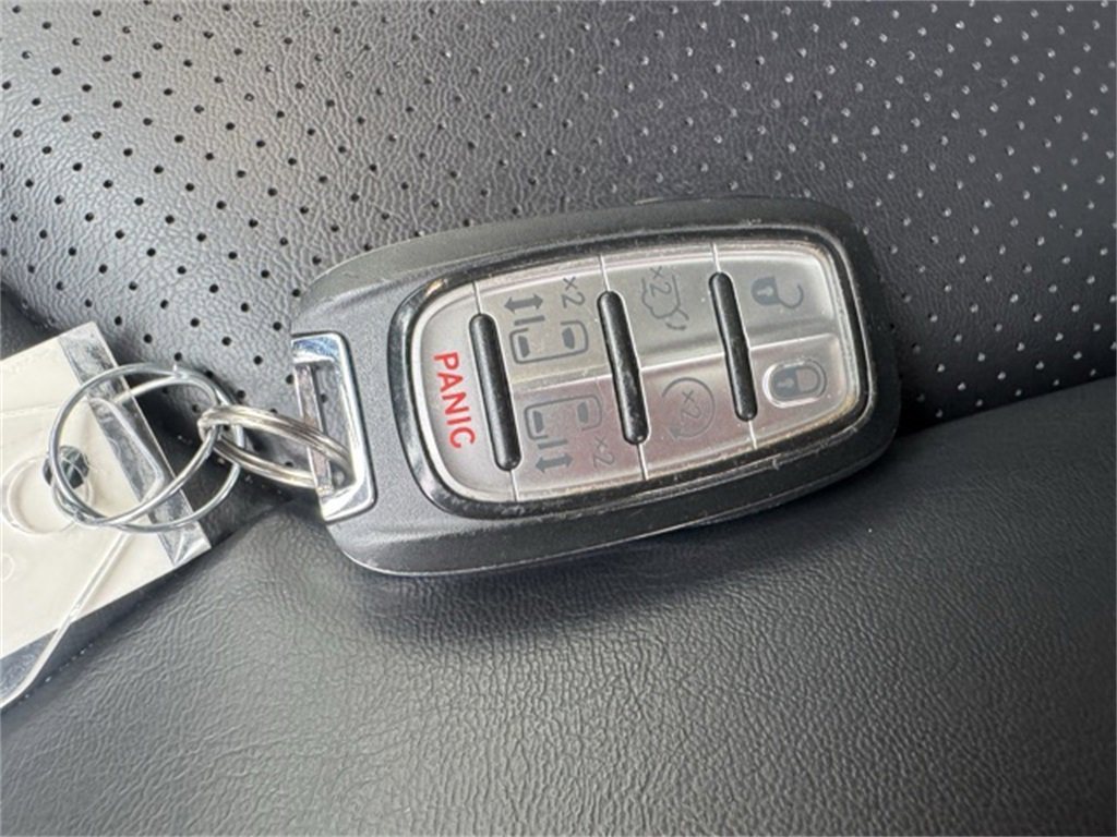 Used 2023 Chrysler Pacifica Touring-L image 43