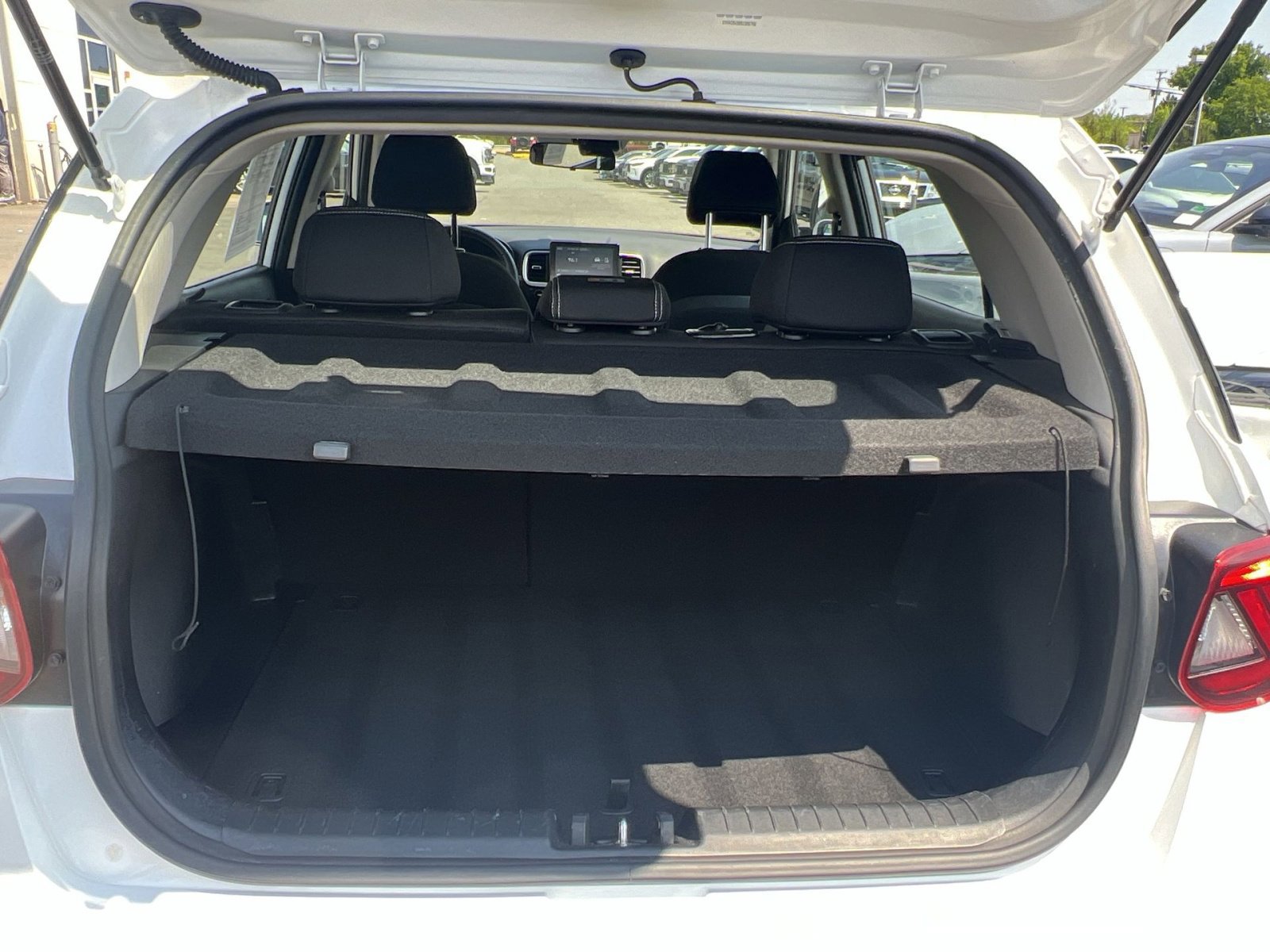 Used 2025 Hyundai Venue SEL FWD image 33