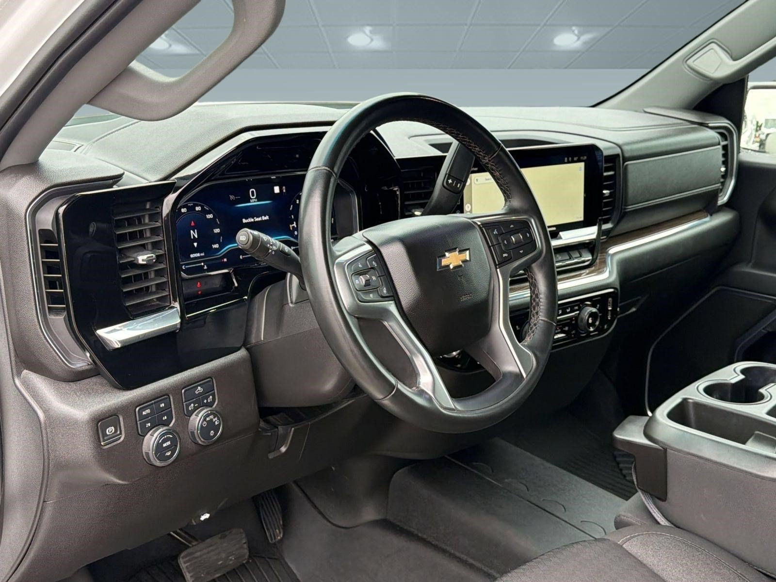 Used 2023 Chevrolet Silverado 1500 LT AWD/4WD image 4