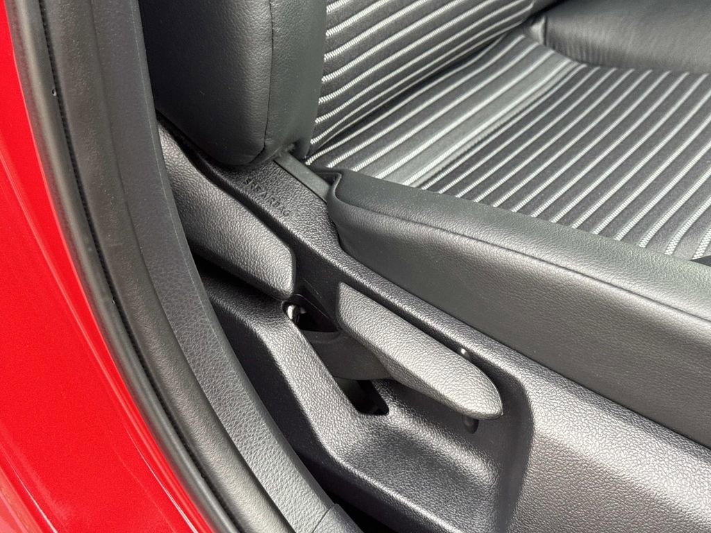 Used 2023 Toyota Camry SE image 29