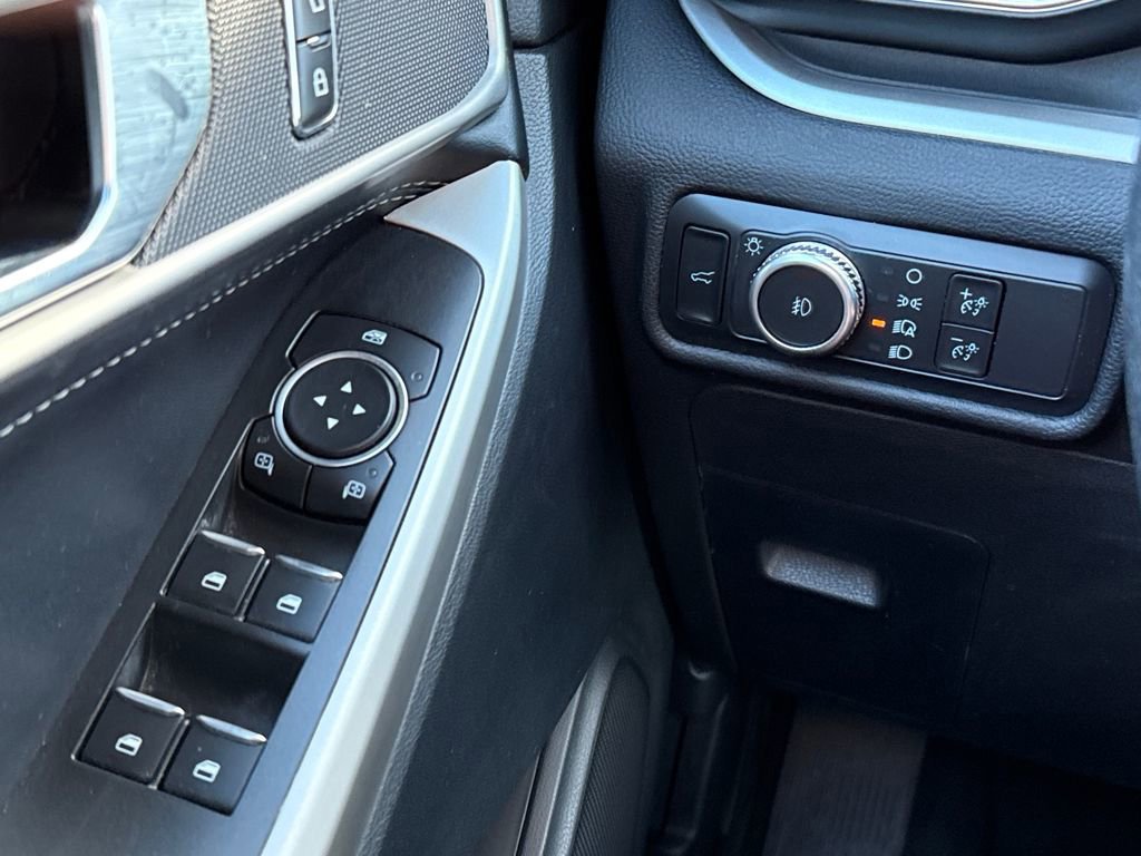 Certified 2022 Ford Explorer XLT w/ Equipment Group 202A image 24