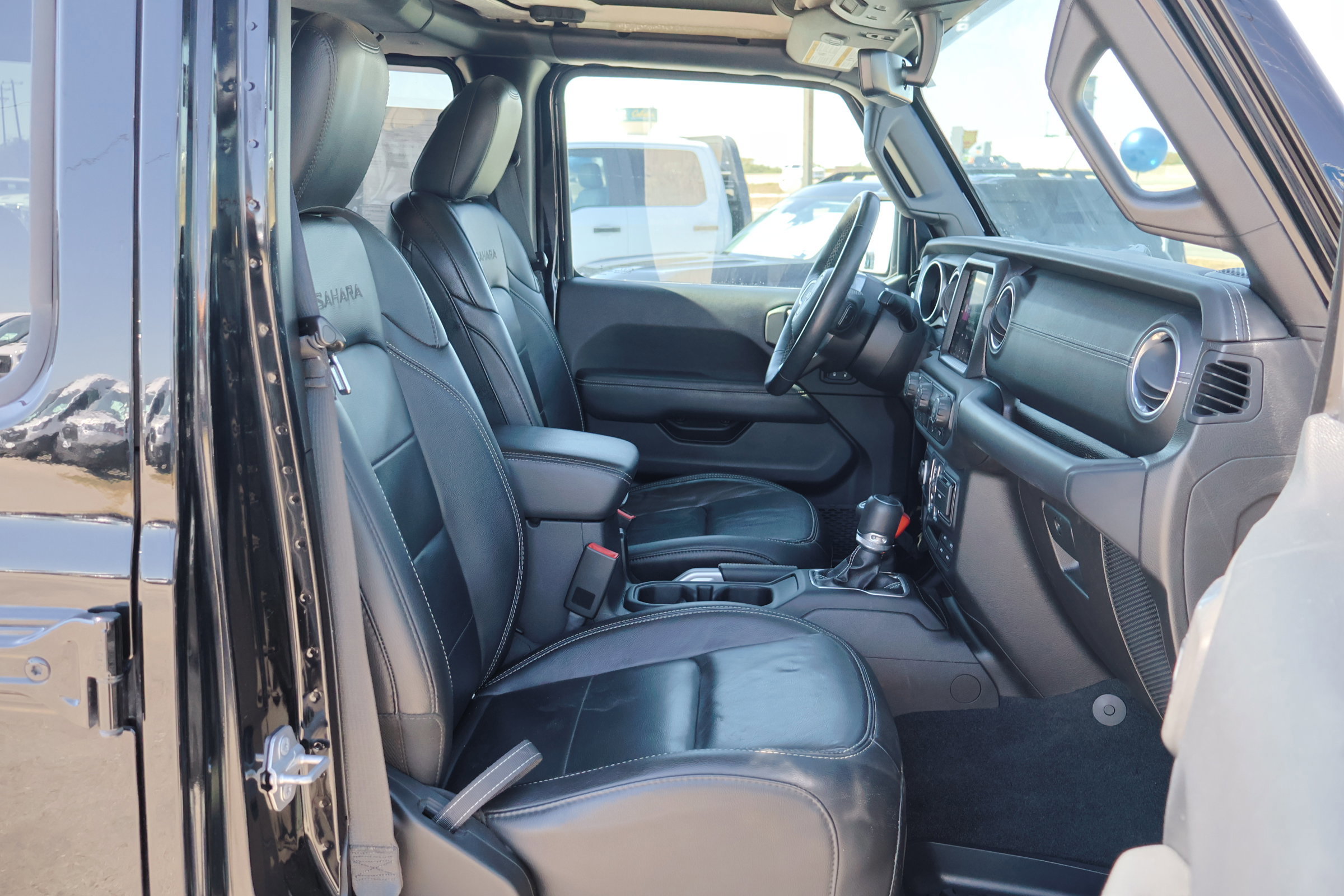 Used 2019 Jeep Wrangler Unlimited Sahara image 36