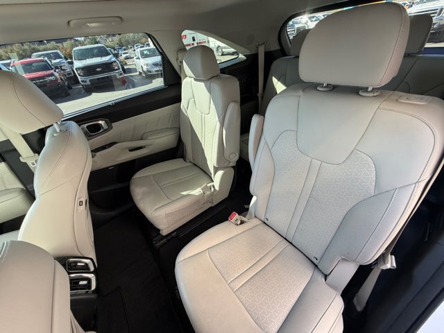 Used 2023 Kia Sorento SX Prestige w/ Panoramic Sunroof Package AWD/4WD image 17