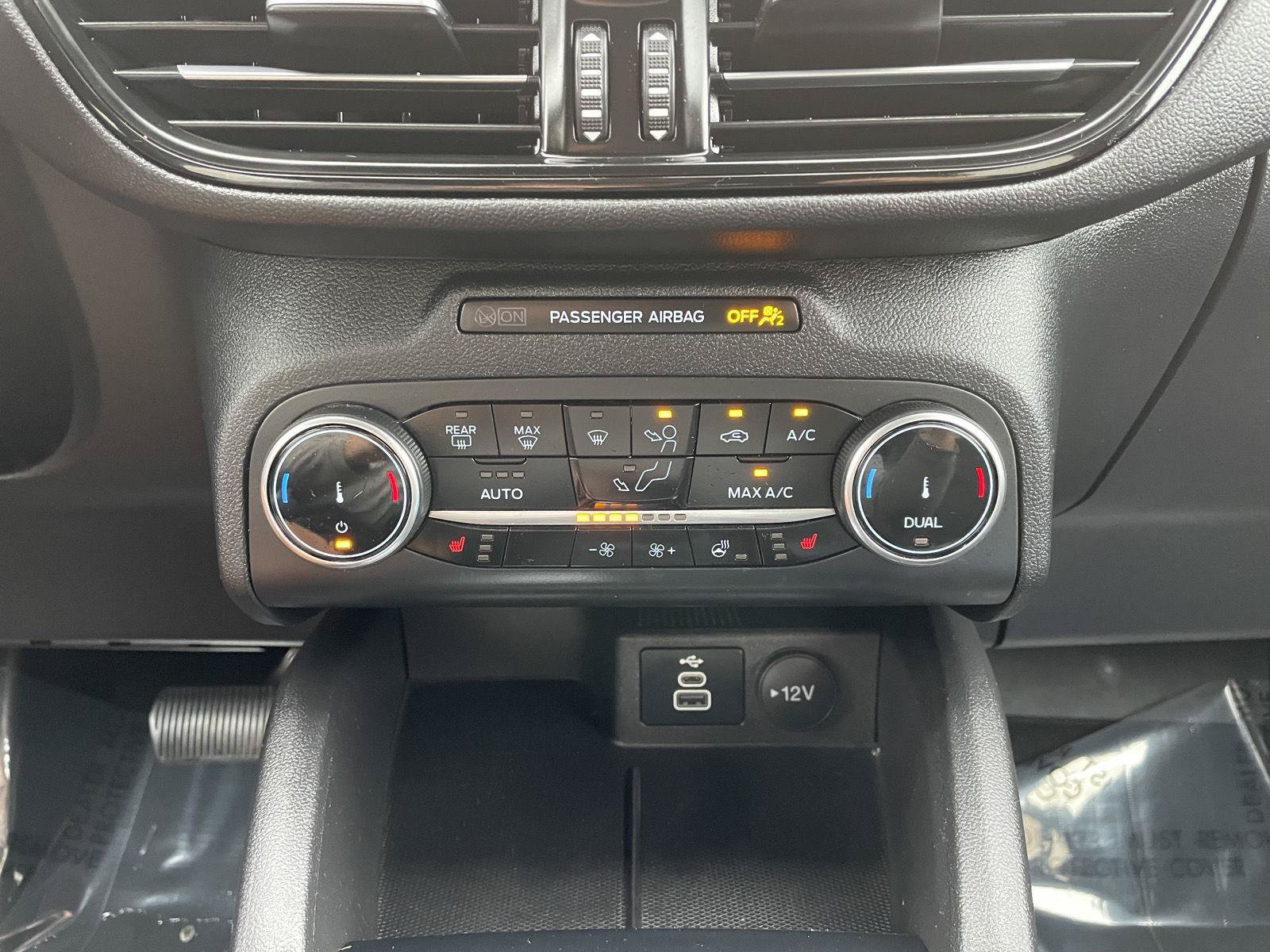 Certified 2025 Ford Escape ST-Line Select AWD/4WD image 26