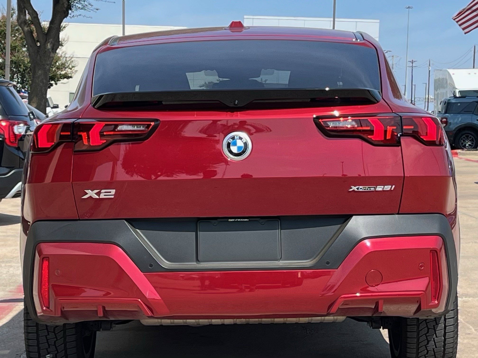 Used 2025 BMW X2 xDrive28i AWD/4WD image 6