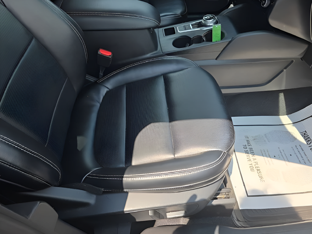 Certified 2024 Ford Escape Platinum AWD/4WD image 33
