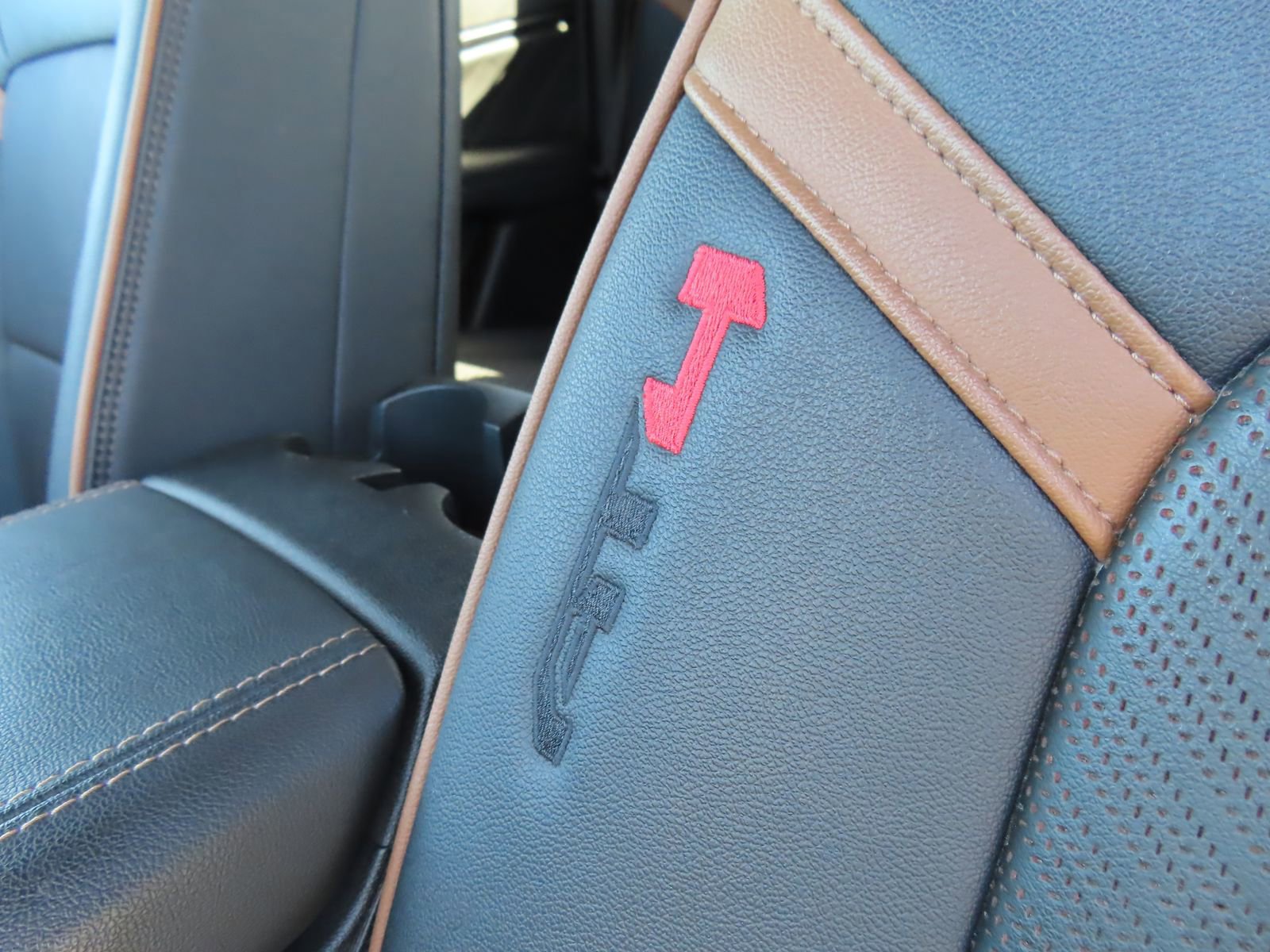 Used 2023 GMC Canyon AT4 w/ AT4 Premium Package image 30