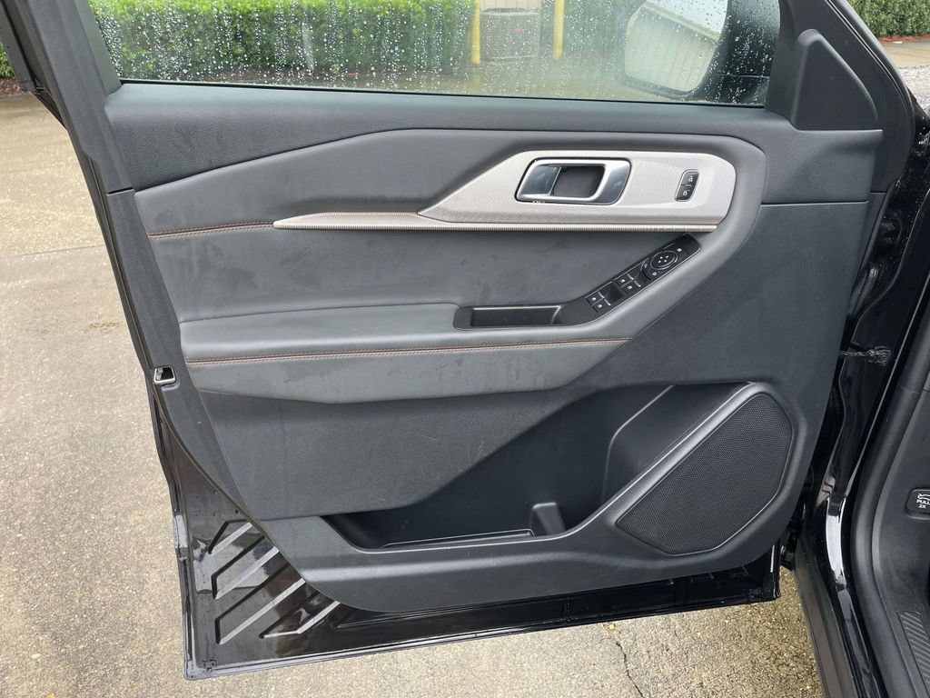 Certified 2025 Ford Explorer Active w/ Active Comfort Package RWD image 15
