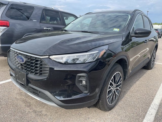 Certified 2025 Ford Escape SE FWD image 2