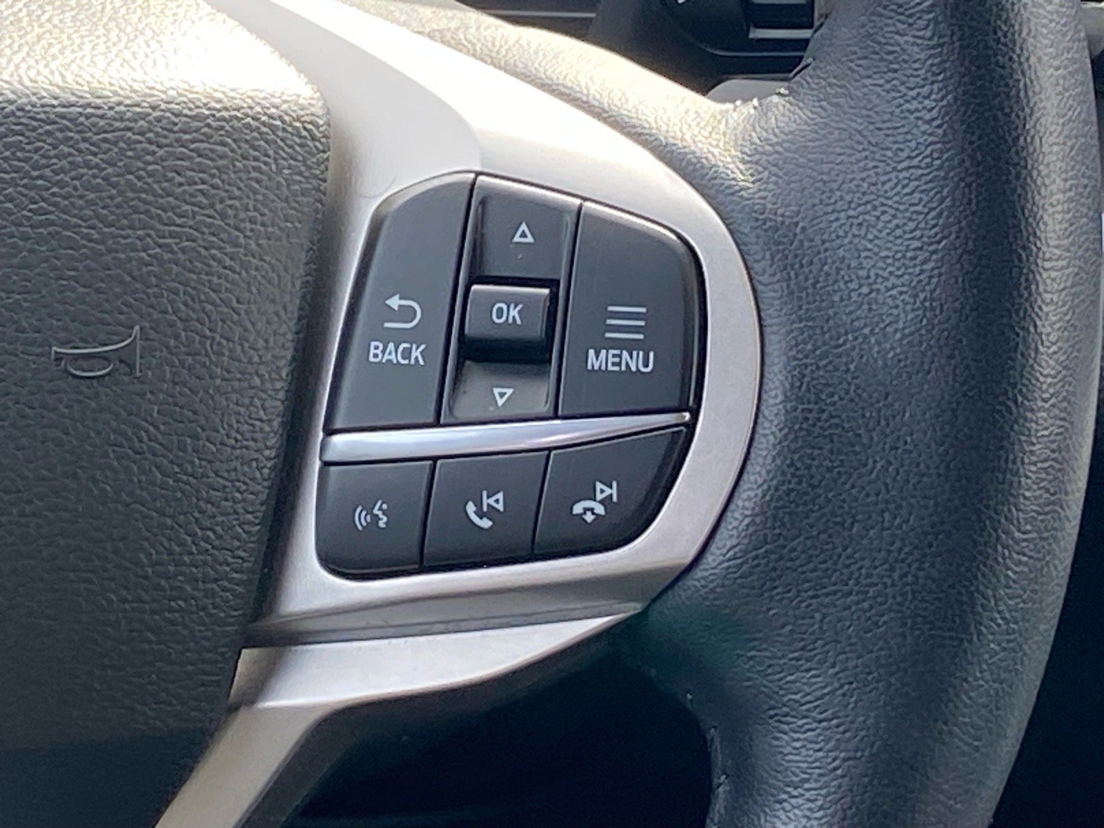 Certified 2022 Ford Explorer XLT w/ Equipment Group 202A image 9