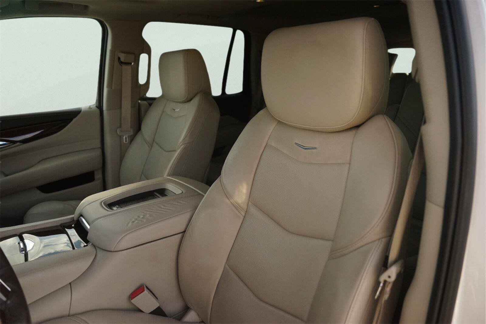 Used 2017 Cadillac Escalade Luxury RWD image 10