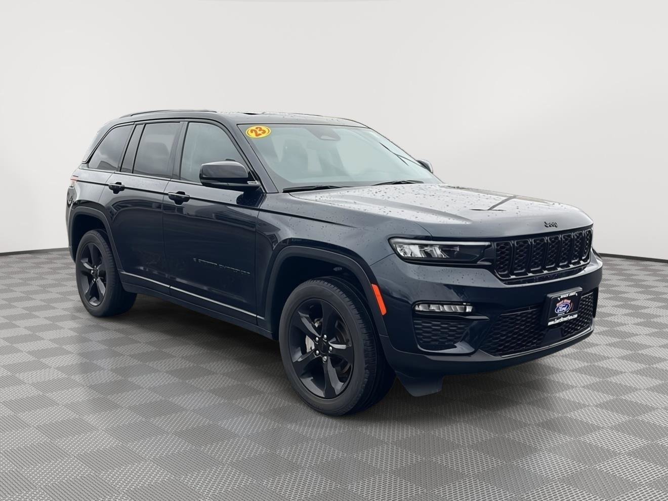 Used 2023 Jeep Grand Cherokee Limited w/ Black Appearance Package image 7