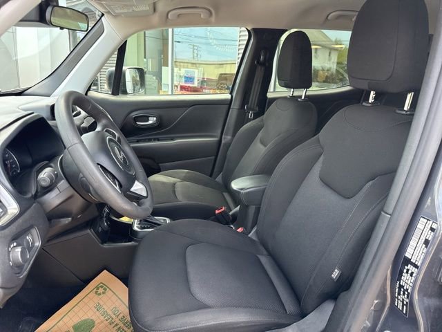 Used 2023 Jeep Renegade Latitude AWD/4WD image 17