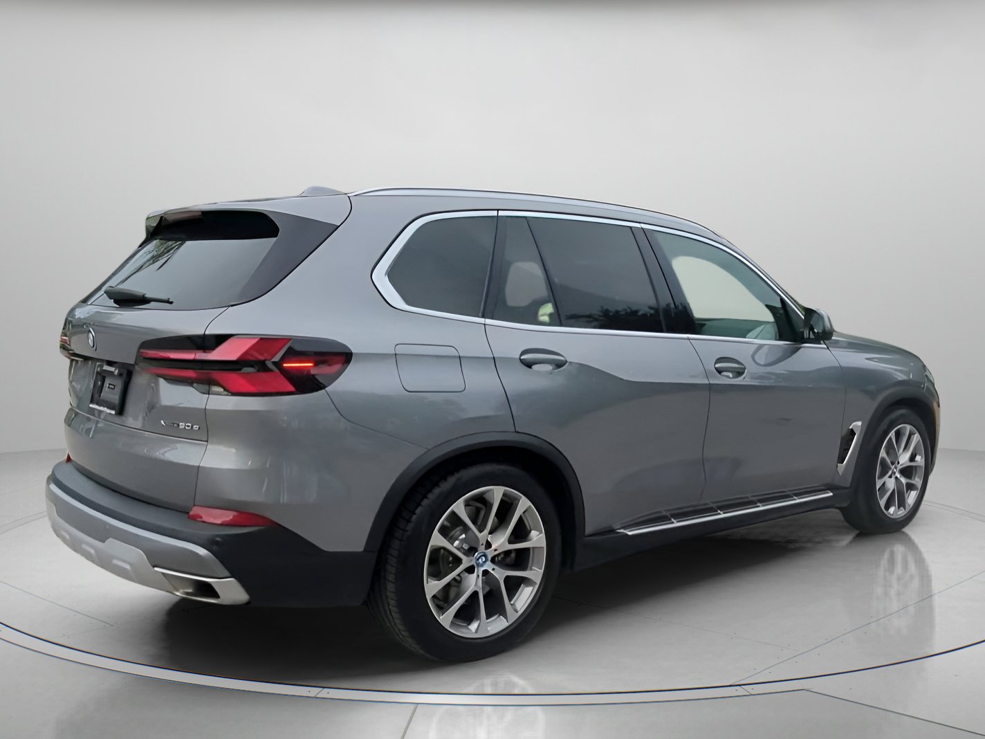 Used 2025 BMW X5 xDrive50e AWD/4WD image 28
