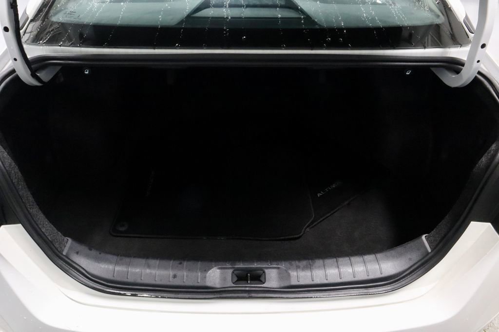 Used 2025 Nissan Altima 2.5 SV image 13