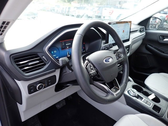 Certified 2025 Ford Escape Platinum w/ Premium Technology Package image 14
