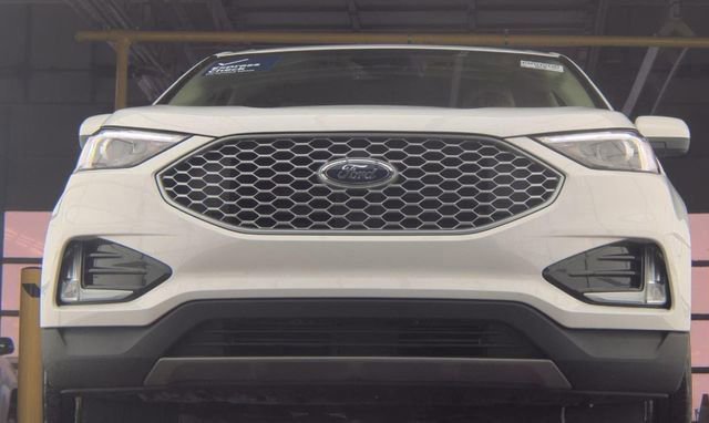 Certified 2024 Ford Edge SEL w/ Convenience Package image 3