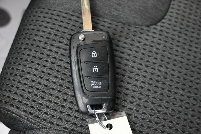 Used 2020 Hyundai Santa Fe SE FWD image 25