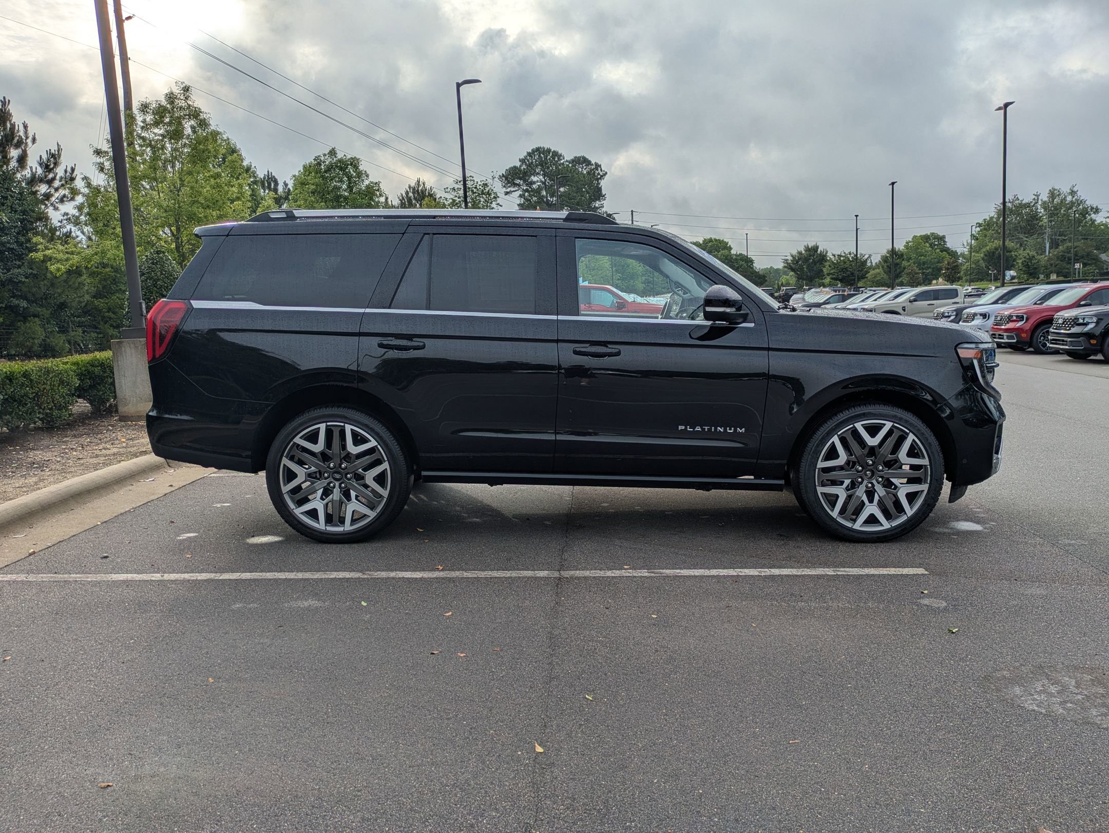 Certified 2025 Ford Expedition Platinum w/ Platinum Ultimate Package AWD/4WD image 3