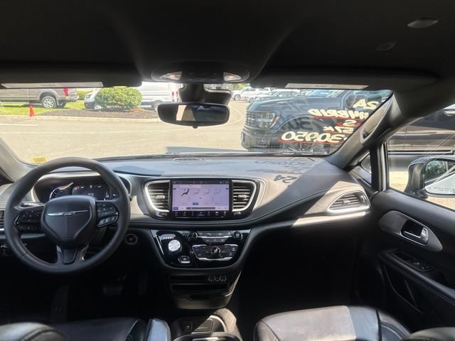 Used 2024 Chrysler Pacifica Limited FWD image 24