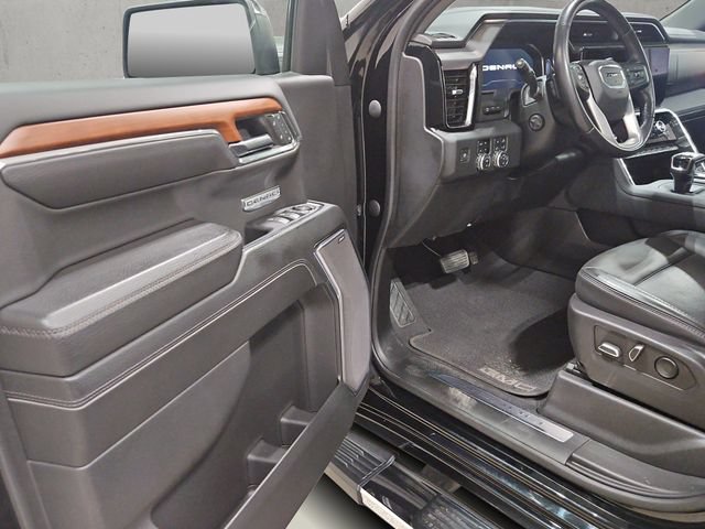 Used 2023 GMC Sierra 1500 Denali w/ Technology Package AWD/4WD image 11