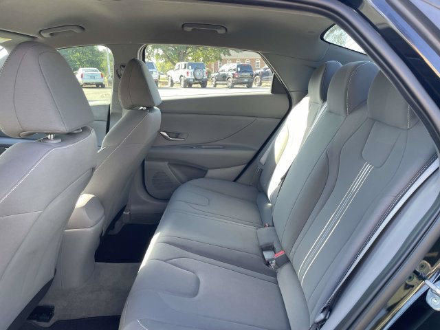Used 2022 Hyundai Elantra Blue FWD image 11
