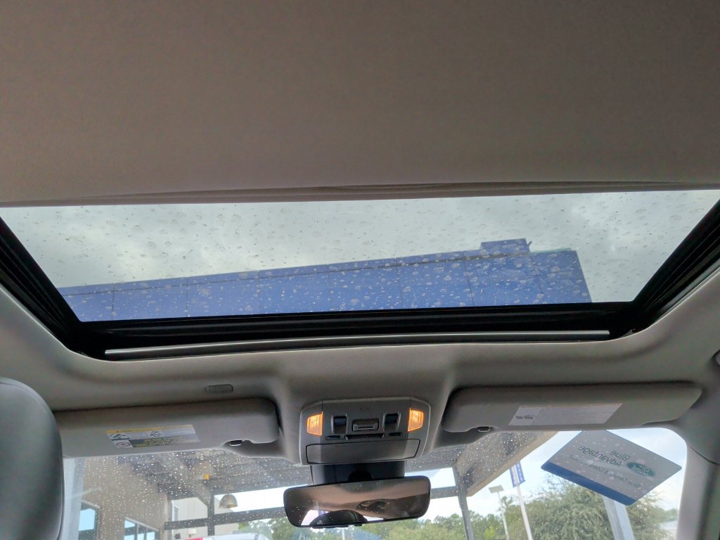 Used 2022 Toyota Highlander XLE FWD image 18