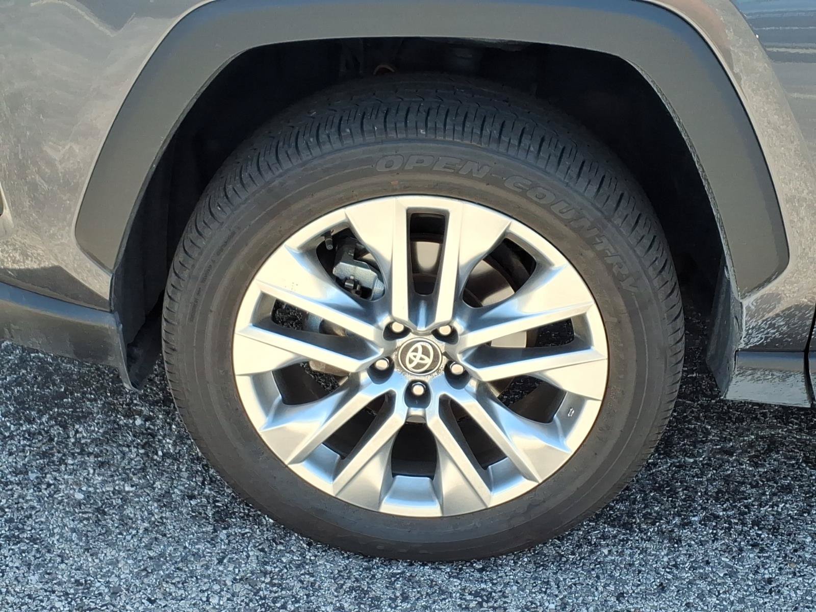 Used 2025 Toyota RAV4 XLE Premium FWD image 32