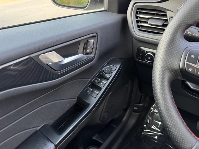 Certified 2025 Ford Escape ST-Line Select AWD/4WD image 35
