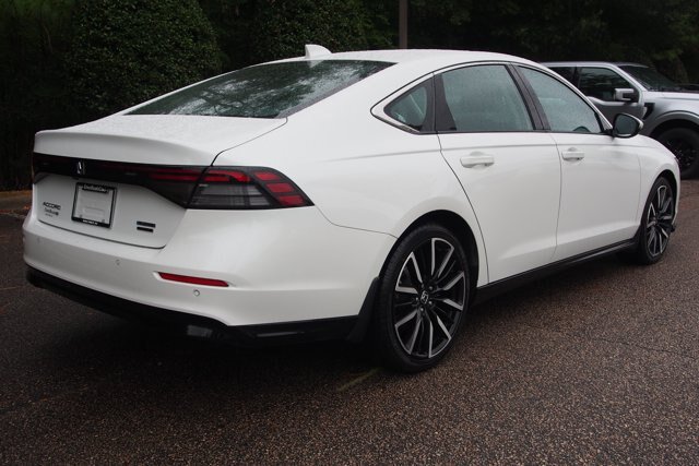 Used 2024 Honda Accord Touring image 7