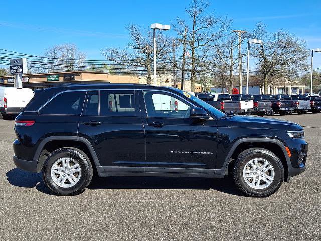 Used 2023 Jeep Grand Cherokee Laredo w/ Luxury Tech Group I AWD/4WD image 5