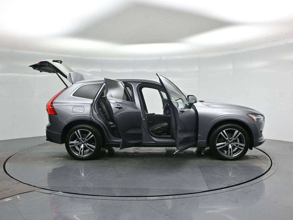 Used 2020 Volvo XC60 T5 Momentum w/ Protection Package Premier image 34