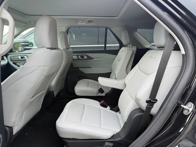 Certified 2025 Ford Explorer Platinum w/ Ultimate Package AWD/4WD image 5