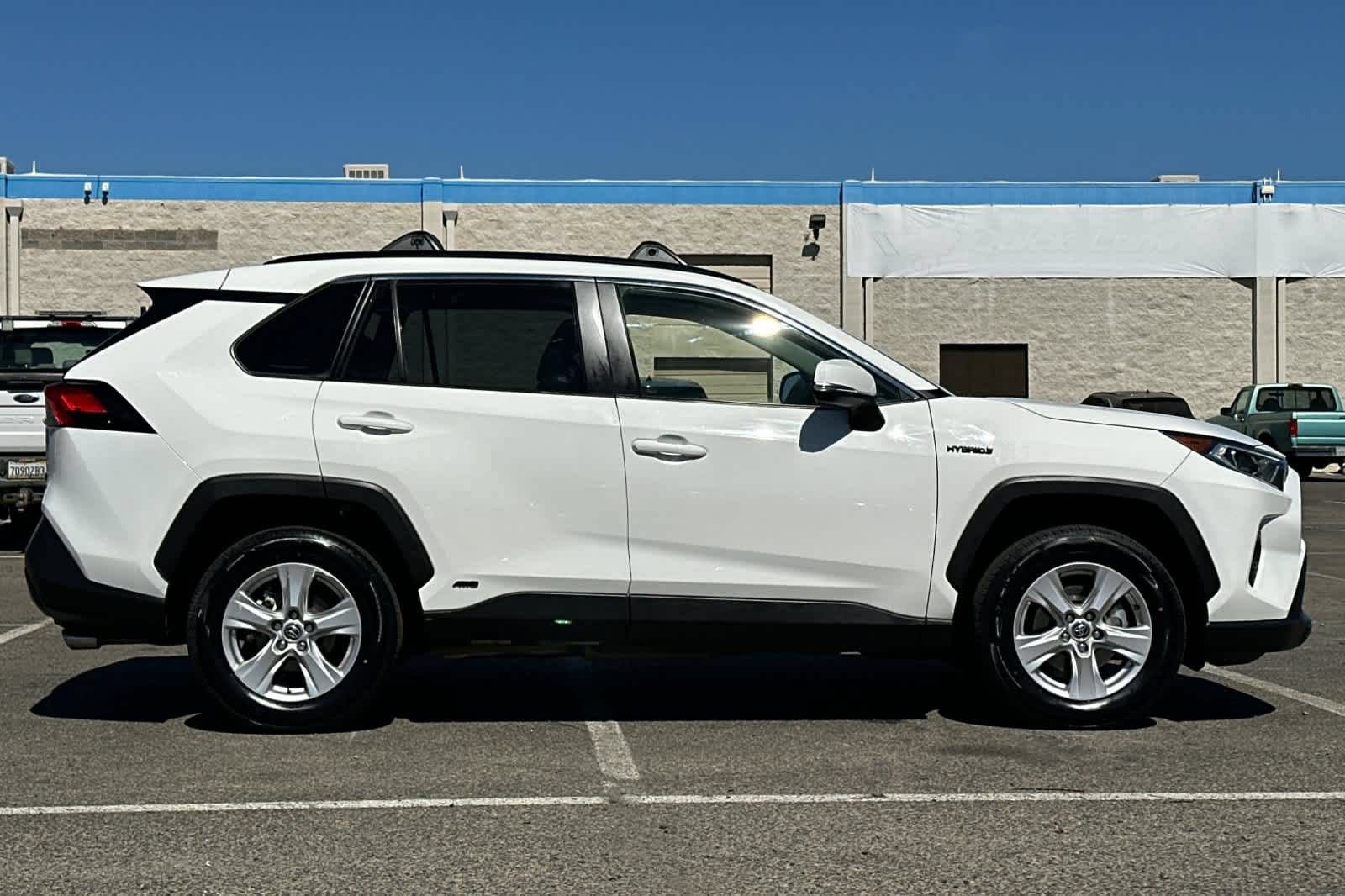 Used 2021 Toyota RAV4 XLE w/ Convenience Package AWD/4WD image 8