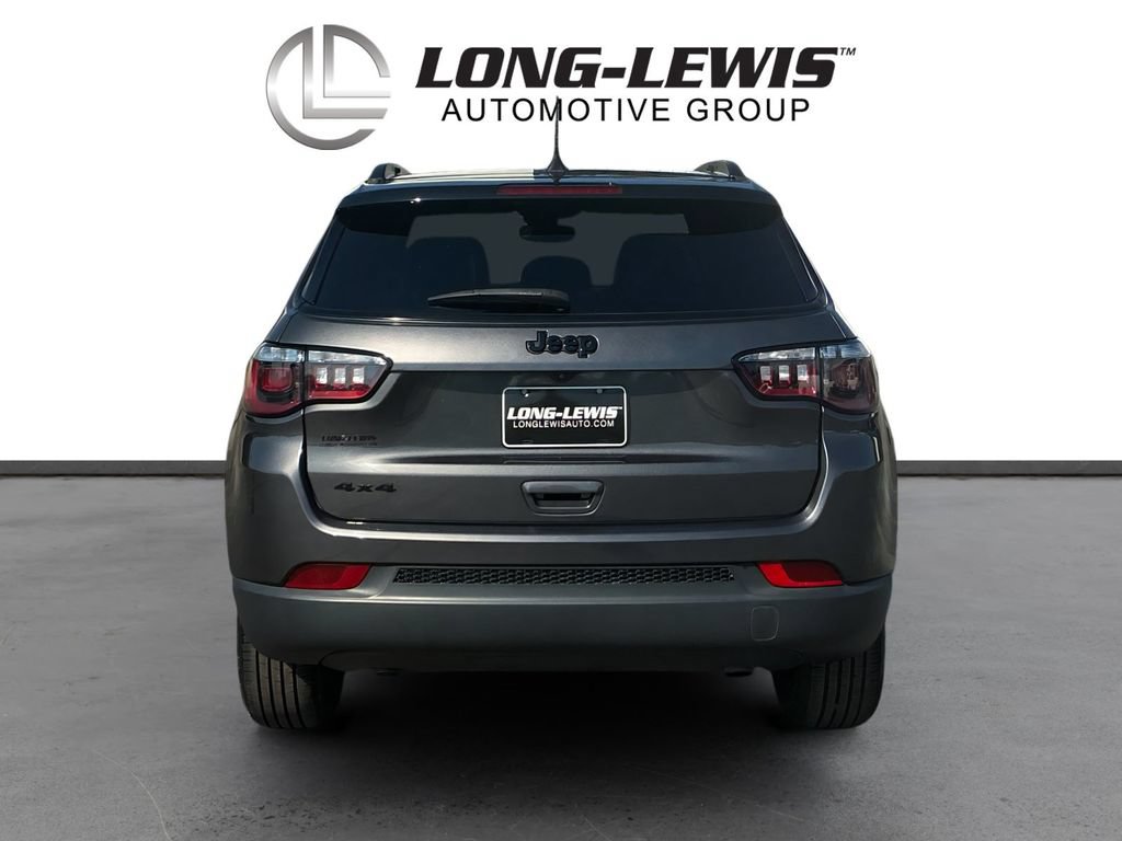Used 2023 Jeep Compass Latitude w/ Sun and Sound Group AWD/4WD image 5