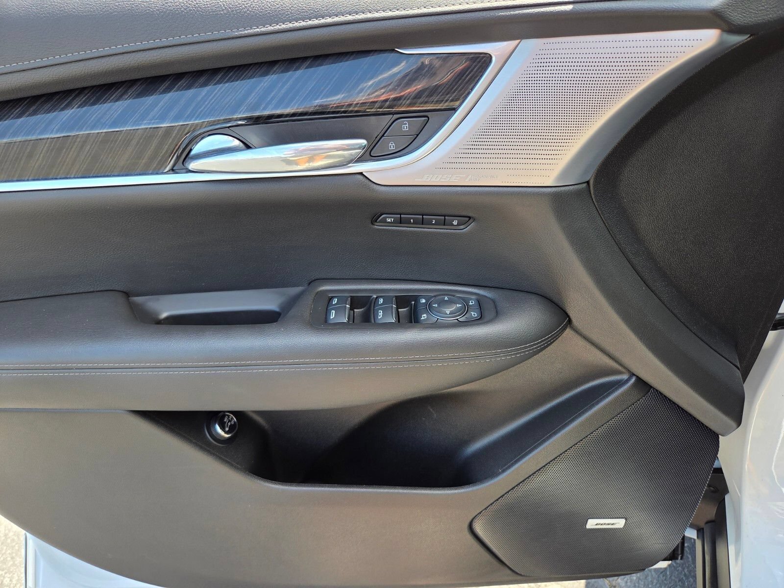 Used 2025 Cadillac XT6 Premium Luxury w/ Technology Package FWD image 19