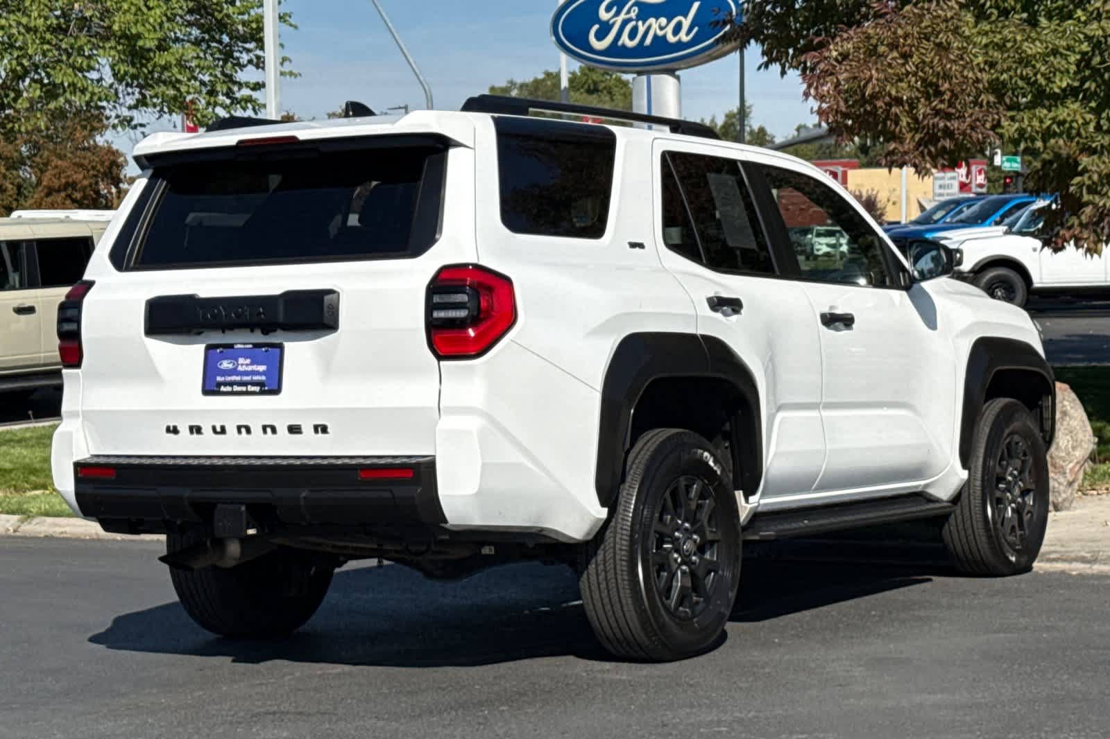 Used 2025 Toyota 4Runner SR5 AWD/4WD image 2