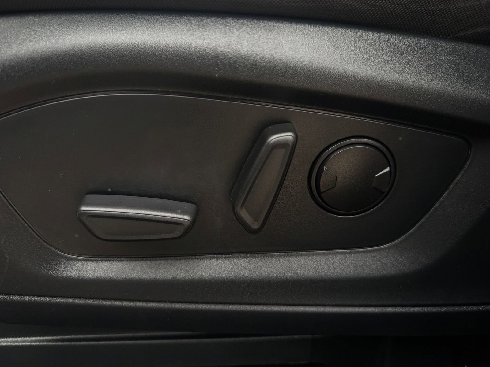 Certified 2023 Ford Explorer XLT RWD image 25