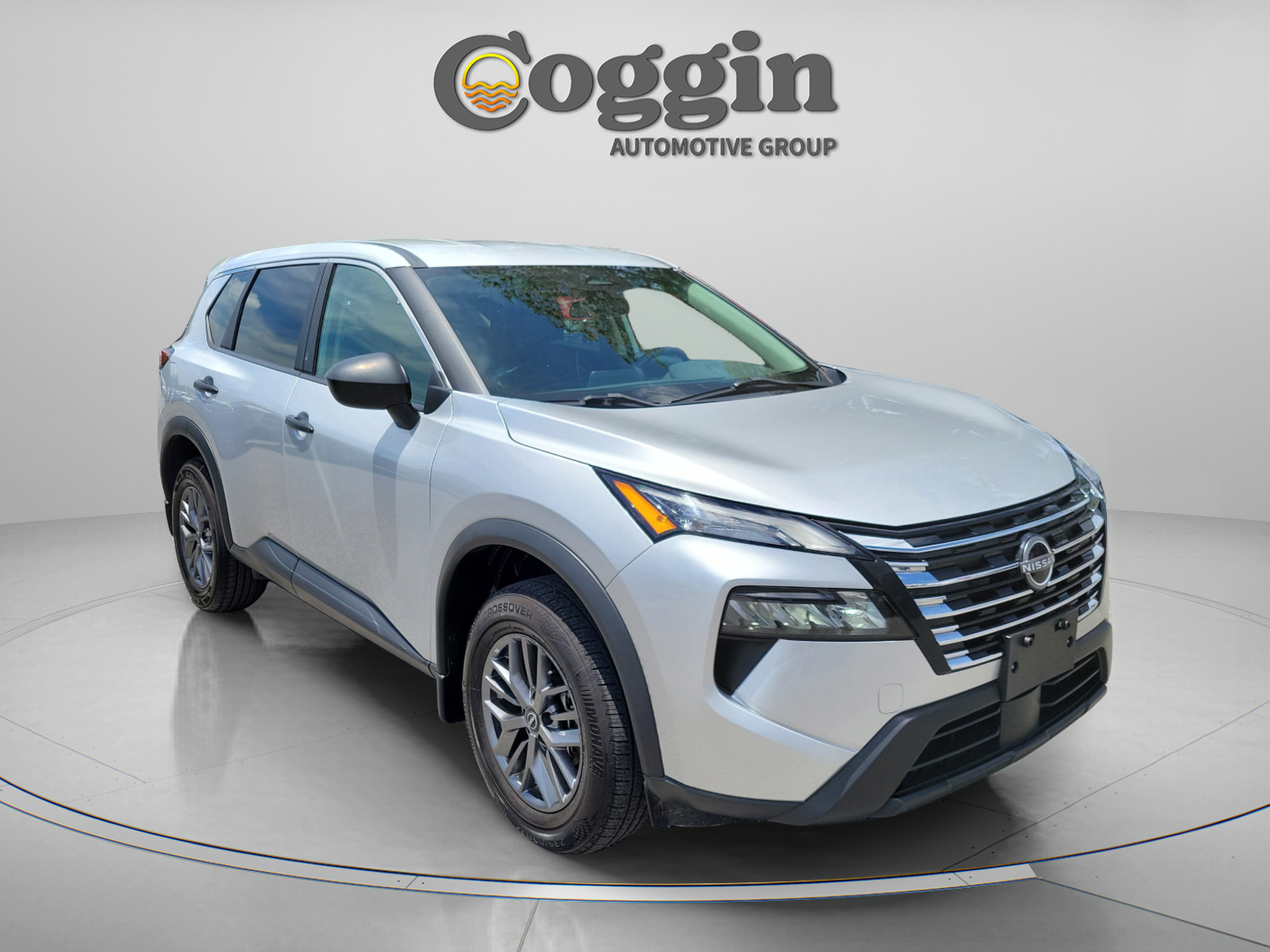 Used 2024 Nissan Rogue S AWD/4WD image 4