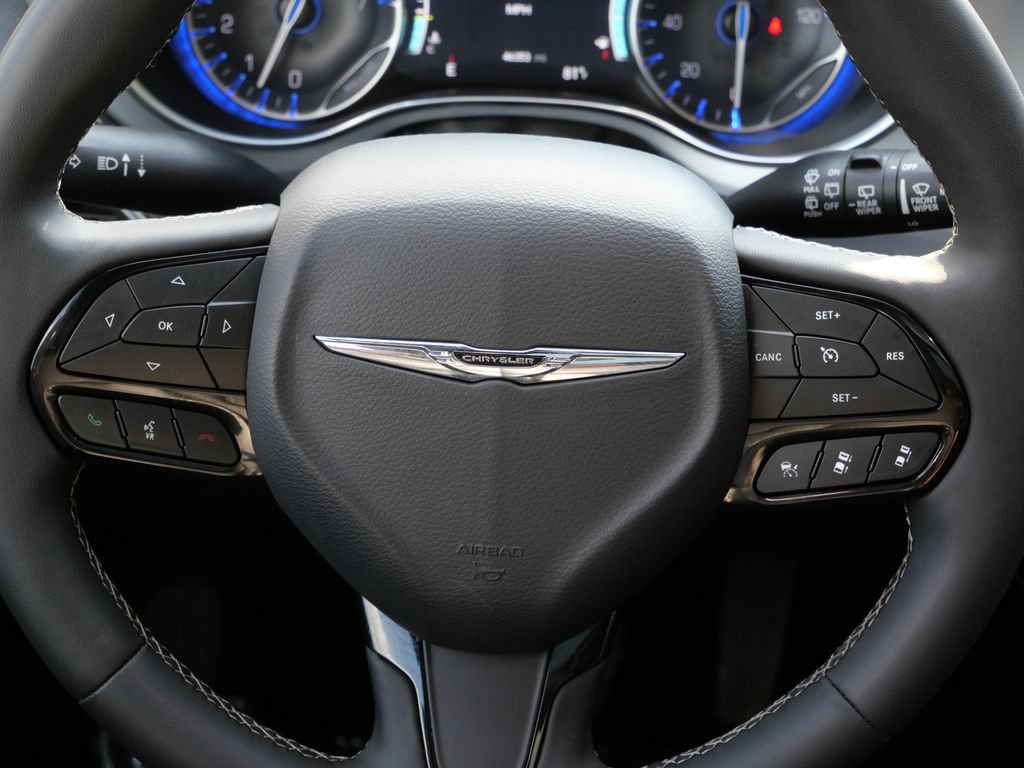 Used 2025 Chrysler Pacifica Limited FWD image 20