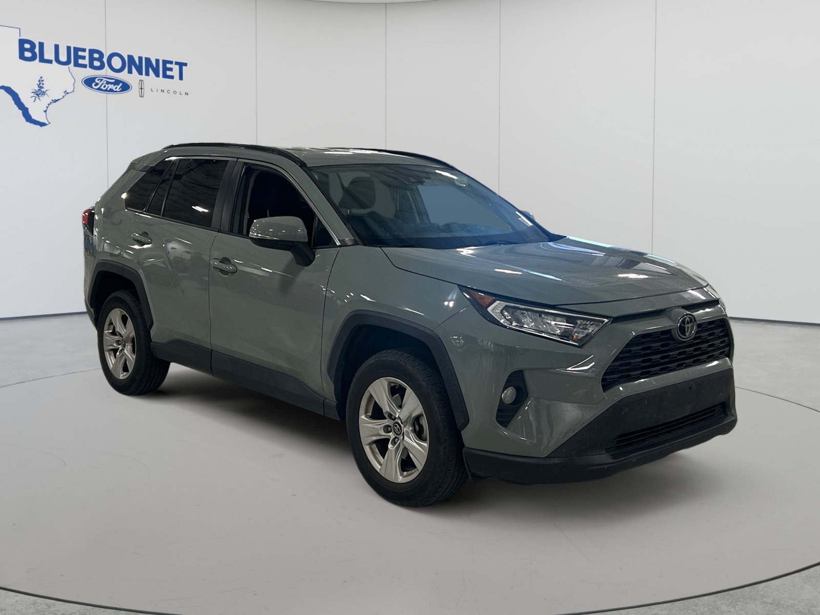 Used 2021 Toyota RAV4 XLE FWD image 3
