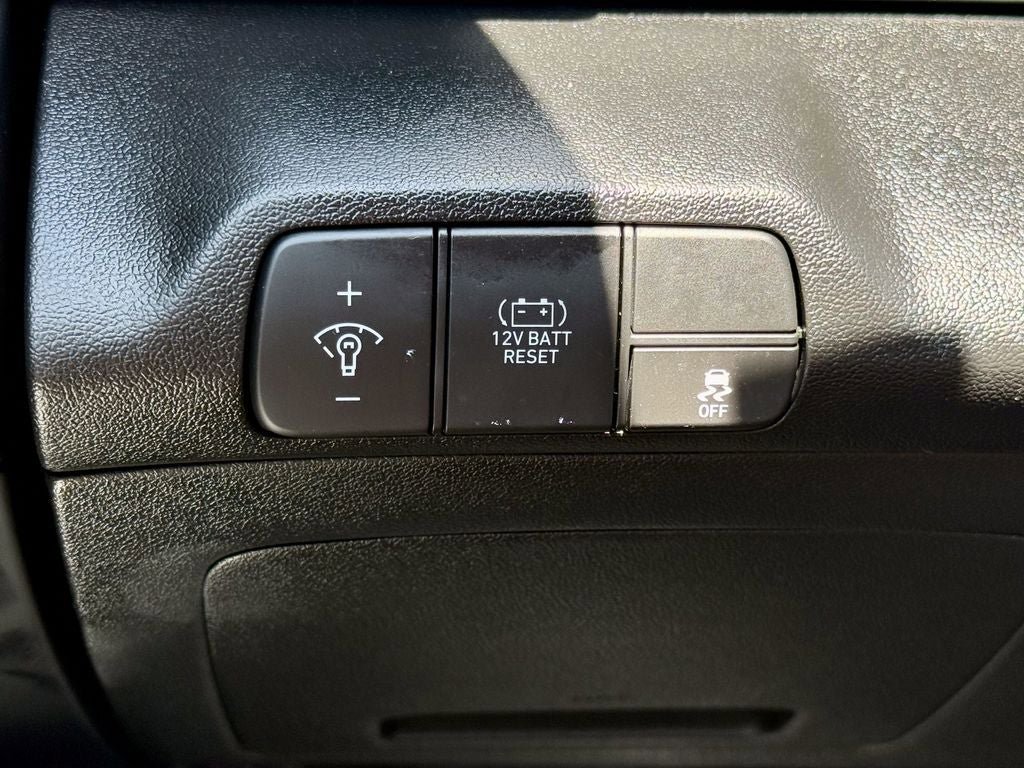 Used 2025 Hyundai Elantra Hybrid FWD image 26