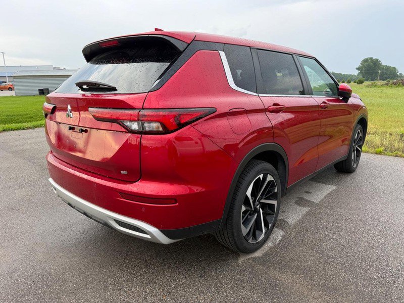 Used 2024 Mitsubishi Outlander SE Black Edition AWD/4WD image 4
