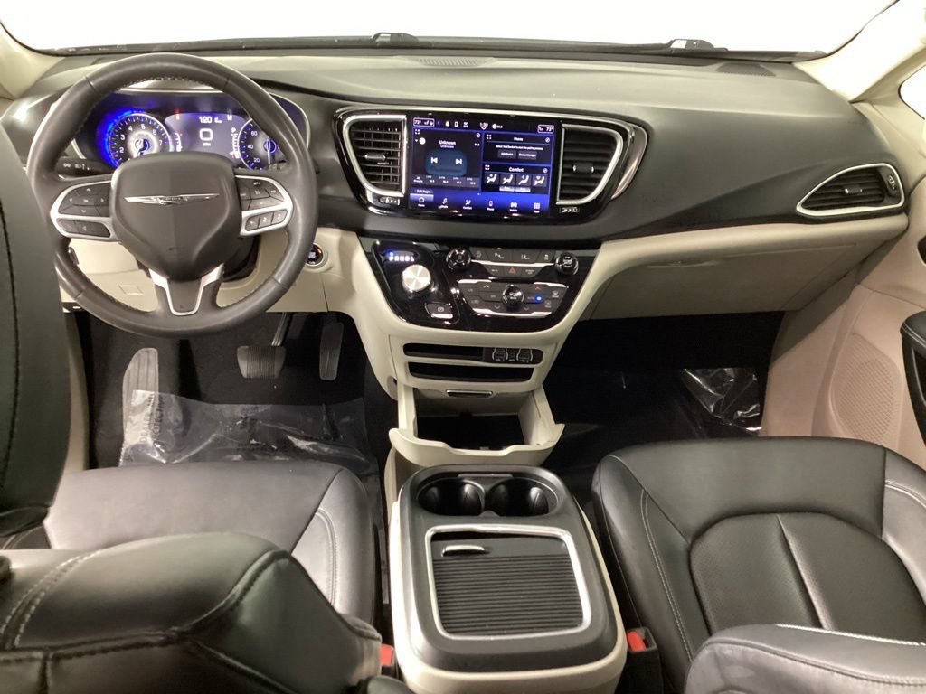 Used 2024 Chrysler Pacifica Touring-L FWD image 34