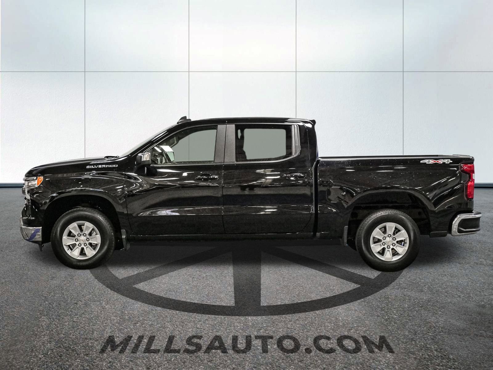 Used 2025 Chevrolet Silverado 1500 LT image 4